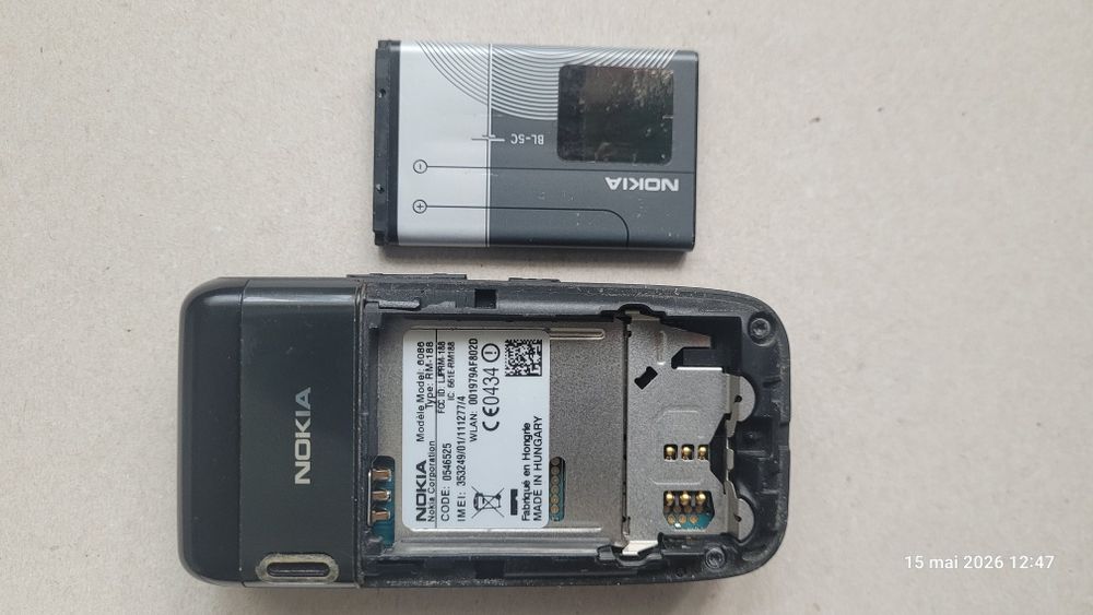 Vând Telefon NOKIA model 6086, cu clapetă
