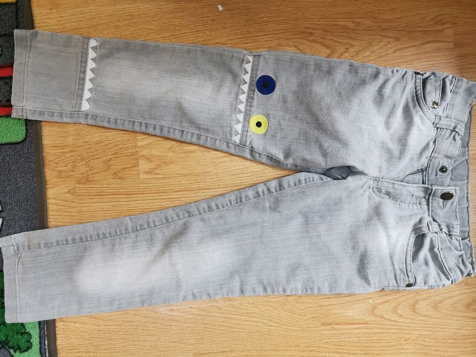 Детски дънки с бродерия