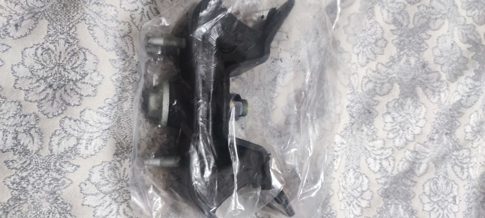 АКПП подушка хюндай Старекс 2008г