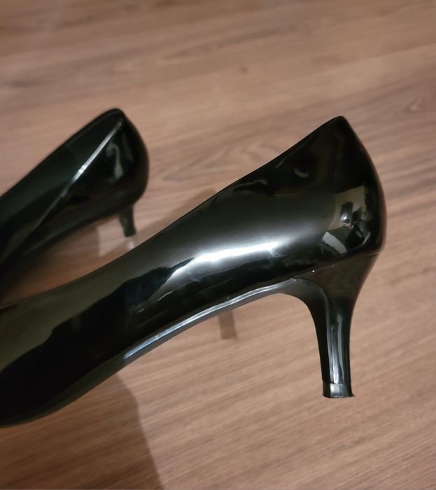 Продам женские туфли