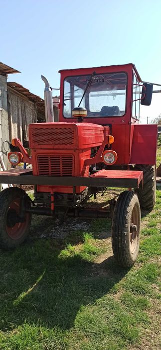 Tractor 650 cu disc și plug