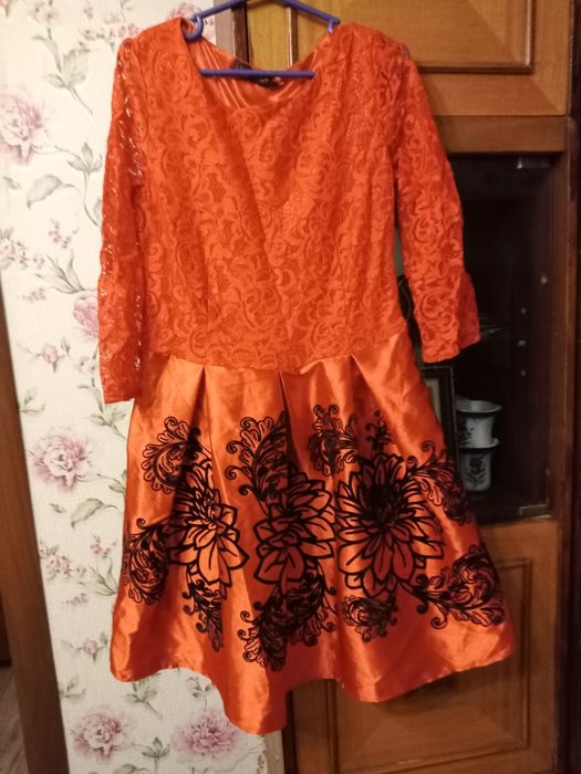 Продам платья вечерние