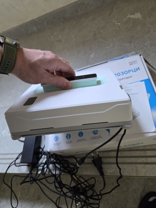 Робот за почистване на прозорци