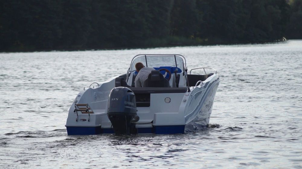 Моторна лодка Oki Barracuda 545