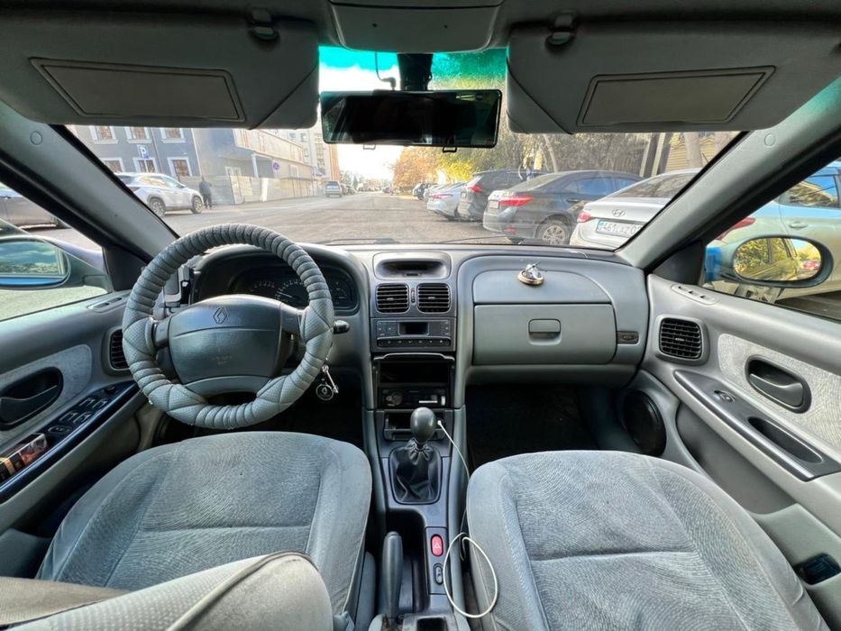 Renault Laguna 2000 года