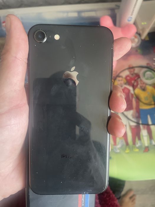 Продам 8 айфон все работает