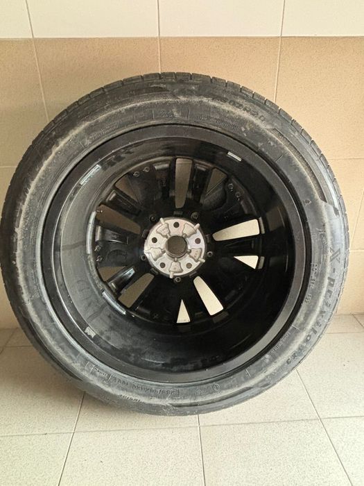 Колесо на машину