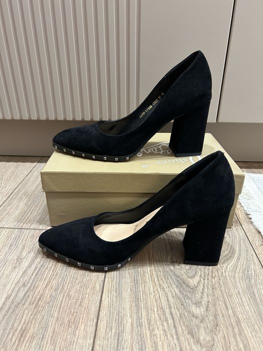 Туфли черные на каблуке