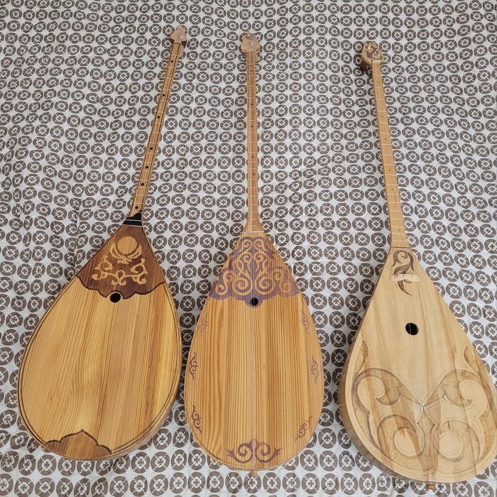 Продам музыкальный инструмент Домбыра