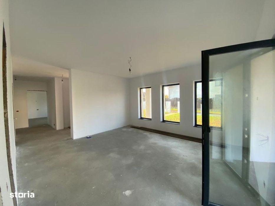 Vanzare - Casa in stil mediteranian cu garaj si 7 ari de teren (7439)