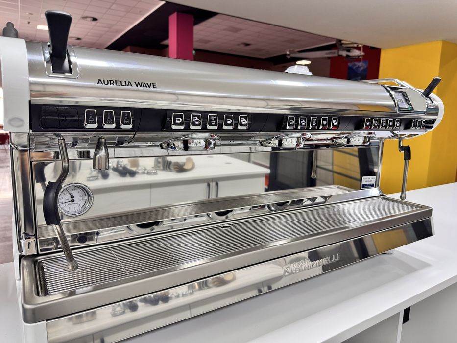 Продам кофемашину Simonelli