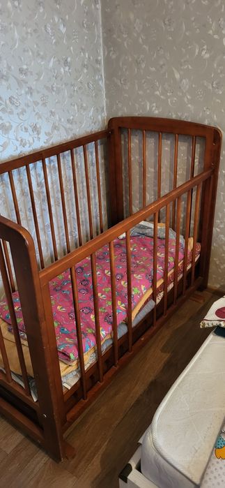 Манеж для детей из дерева.