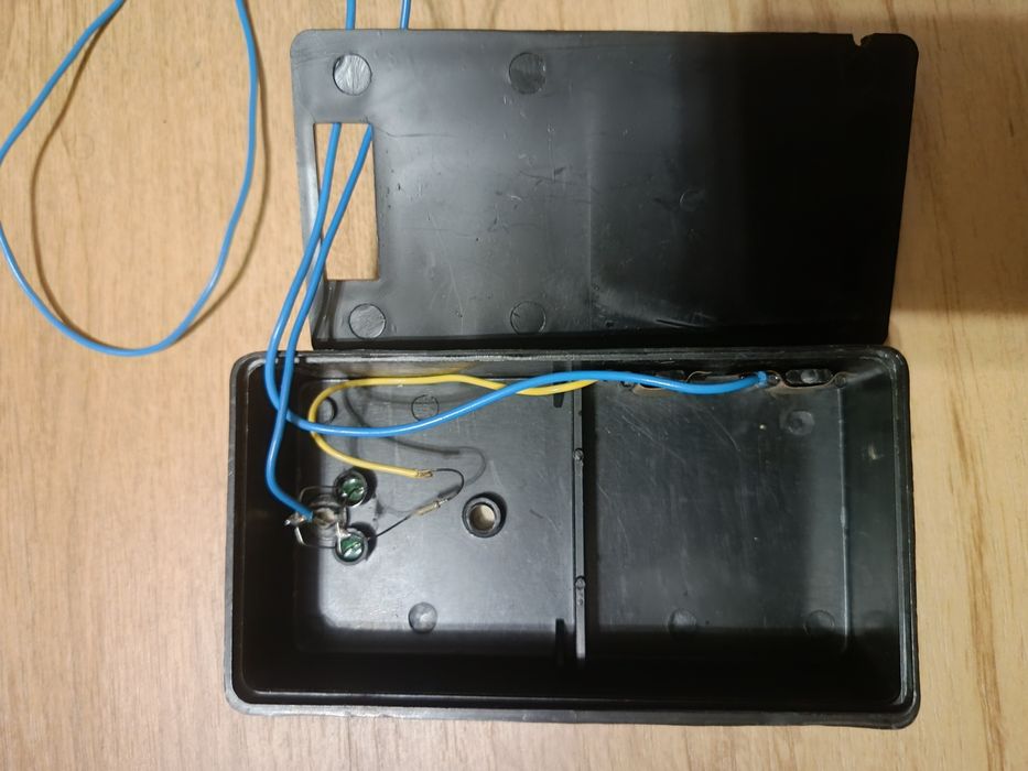 Стари играчки , пистолет и сметало