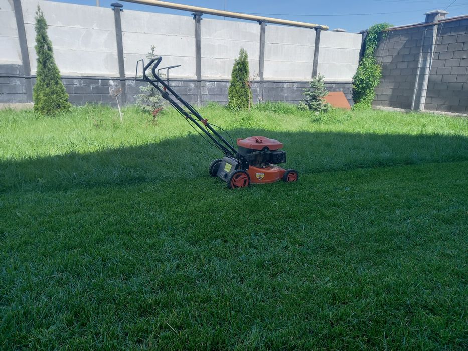 Стрижка газона. Покос травы.