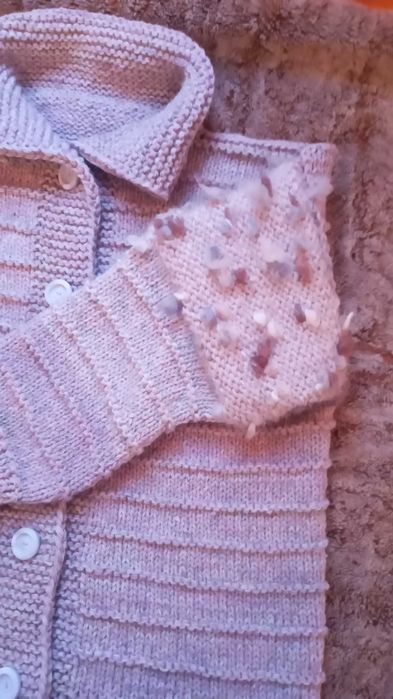 Ефектна ръчно плетена жилетка