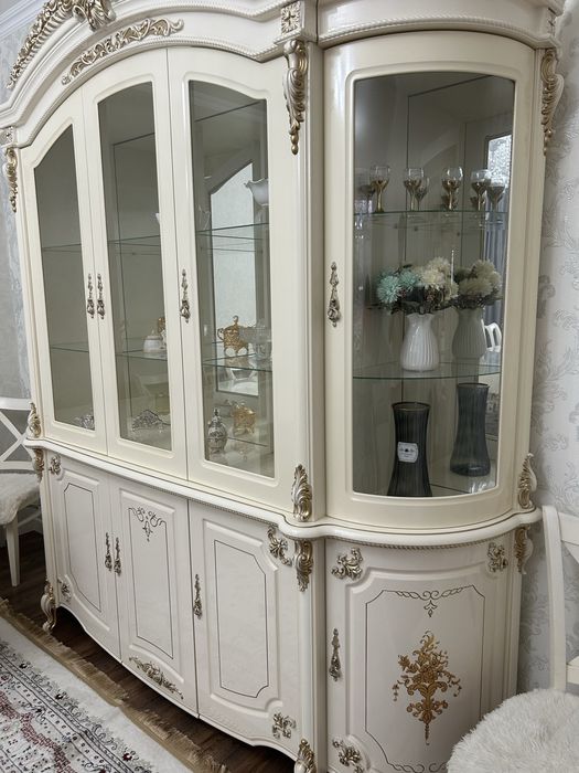 Белый шкаф для посуды