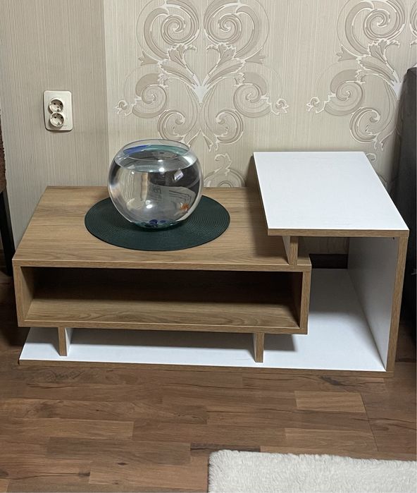 Продавам маса за хол