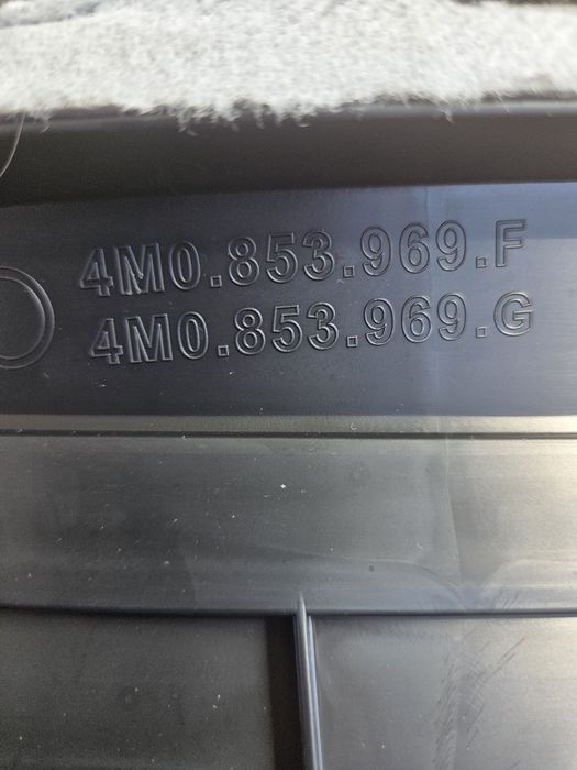 Audi Q7 4M Чисто нов ляв Лампаз за вратата ОЕМ!!!