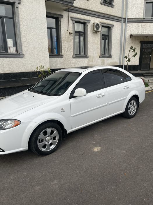 Gentra avtomat oq kraskasi yoq toza  malibu rol 909 mijgar bor 2023