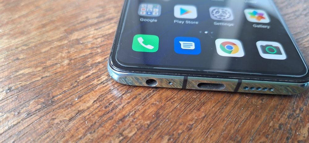 Продавам телефон HUAWEI P30