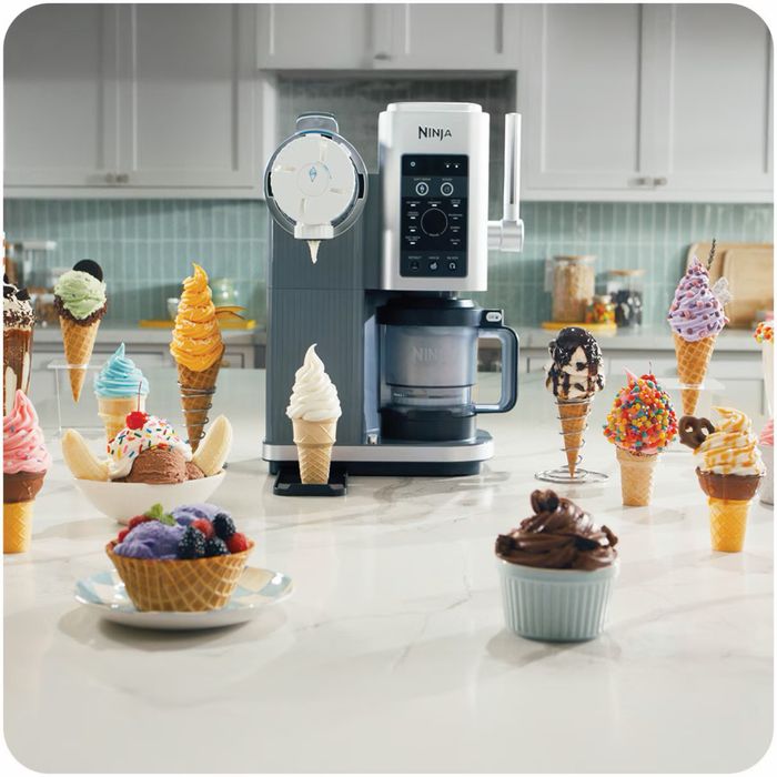 Машина за сладолед Ninja NC701EU CREAMi Swirl 13-in-1