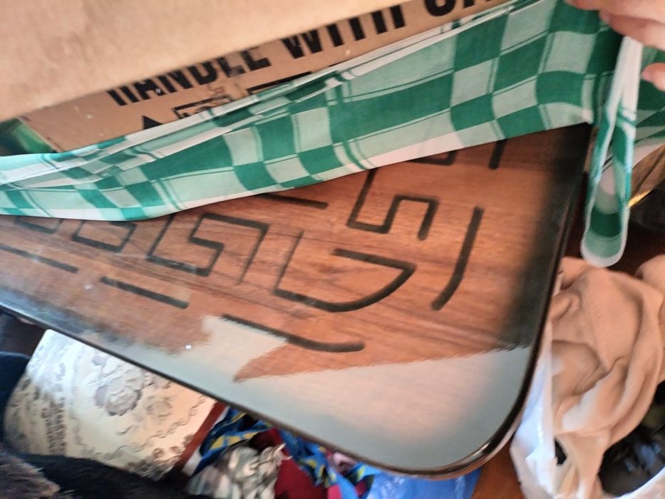 12 talik stol stul sotiladi yangi. Umuman ishlatilmagan