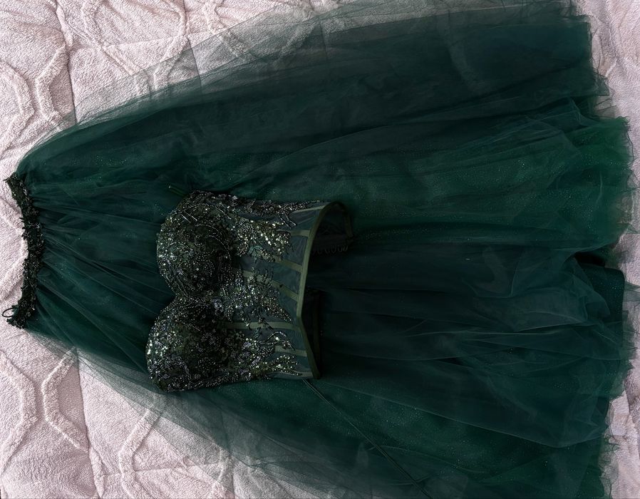 Бална рокля в тъмнозелен цвят с корсет и дълга пола