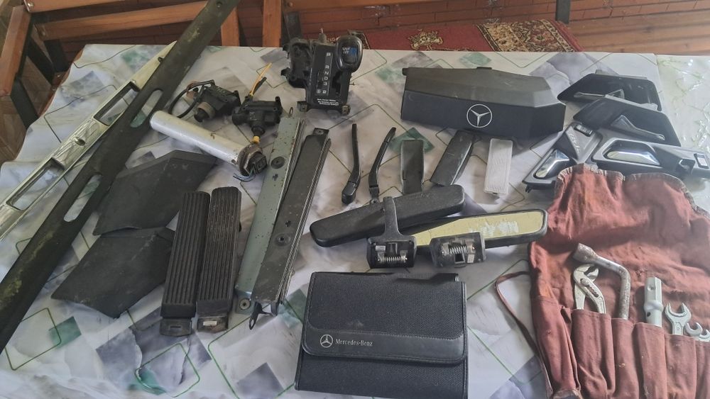 Мерс.124 крепление козырьков.