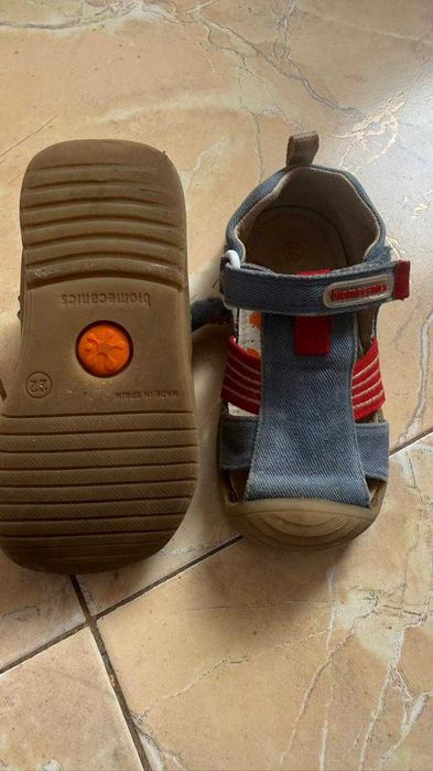 Детски сандали Biomecanics – номер 22, дънков текстил с червени акценти, отлично състояние