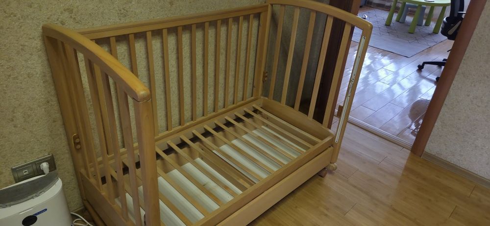 Продам детскую кроватку