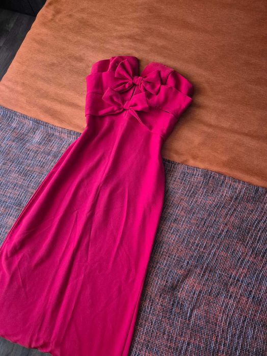 Червена официална рокля