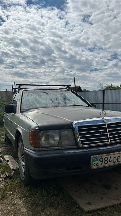 Продаётся машина Мерседес 190