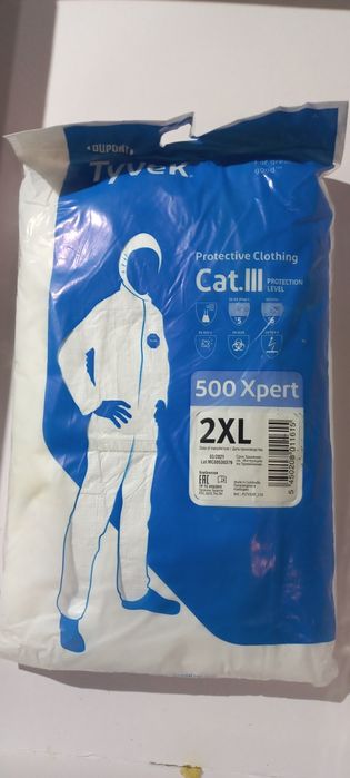 Белый одноразовый  комбинезон