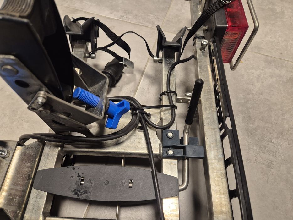 Suport 2 biciclete rabatabil cu prindere pe carlig