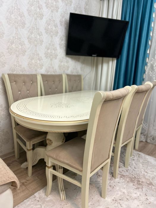 Продаю стол со 6 стульями в отличном состоянии