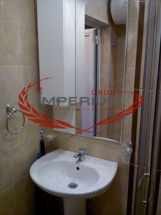 Двустаен обзаведен апартамент под наем в централната част на град Вар