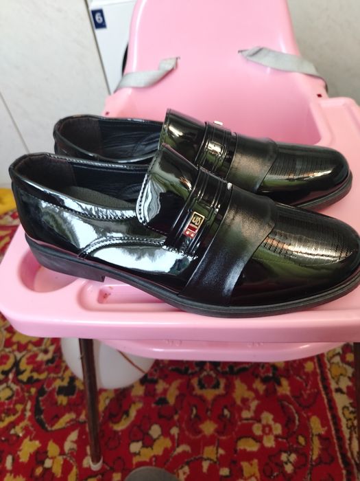 Продам туфли новые две пары