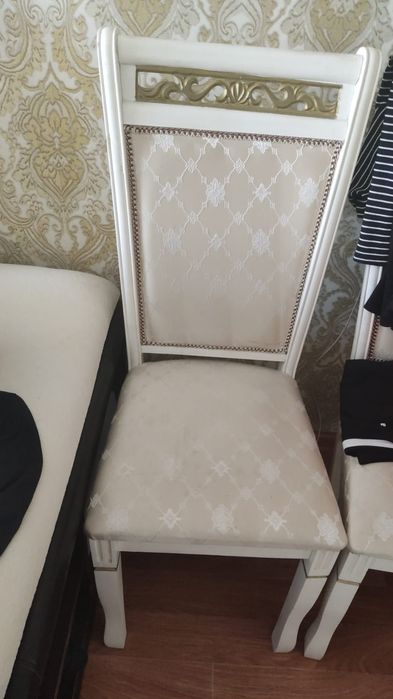 Стол и 8 стульев, комплект.