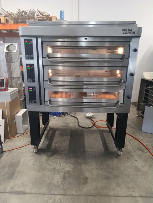 Cuptor electric functioneasa foarte bine 3000€ pret negociabil