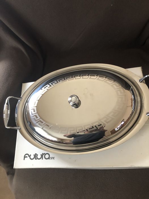 Съд за съхранение  и сервиране на топла храна