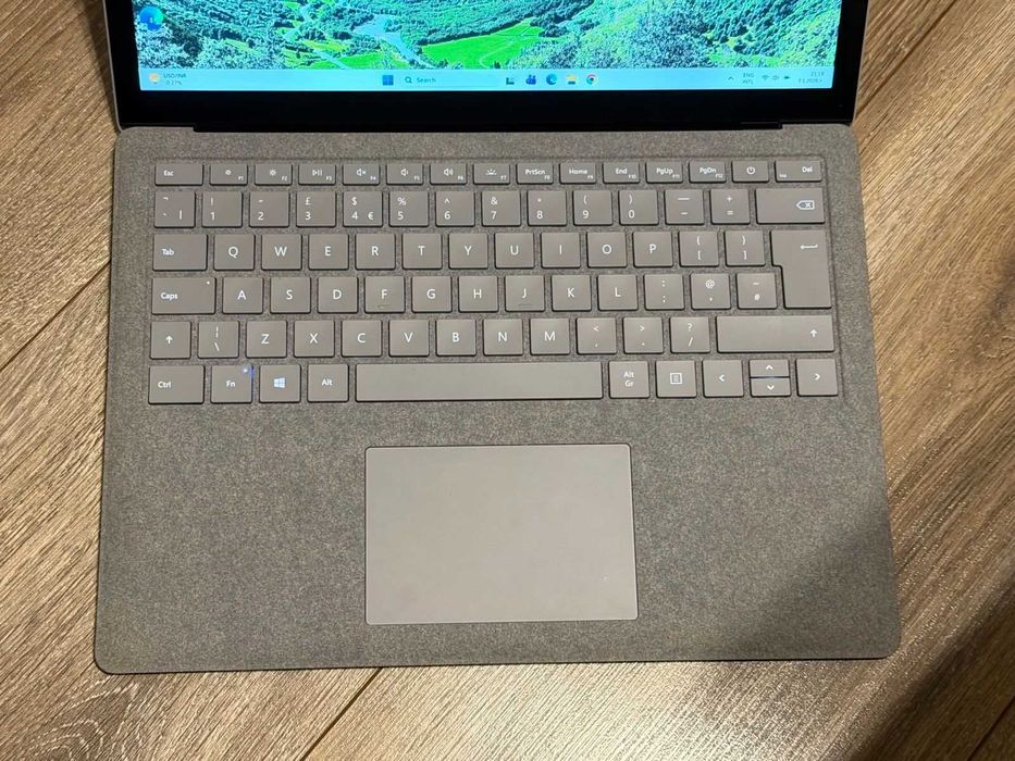 Microsoft Surface Laptop 2 i5-8250U/8RAM/128SSD