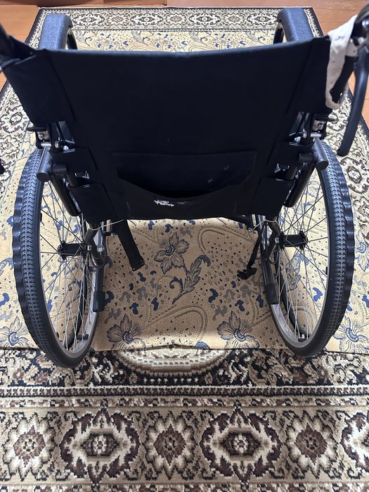 Продам инвалидную коляску