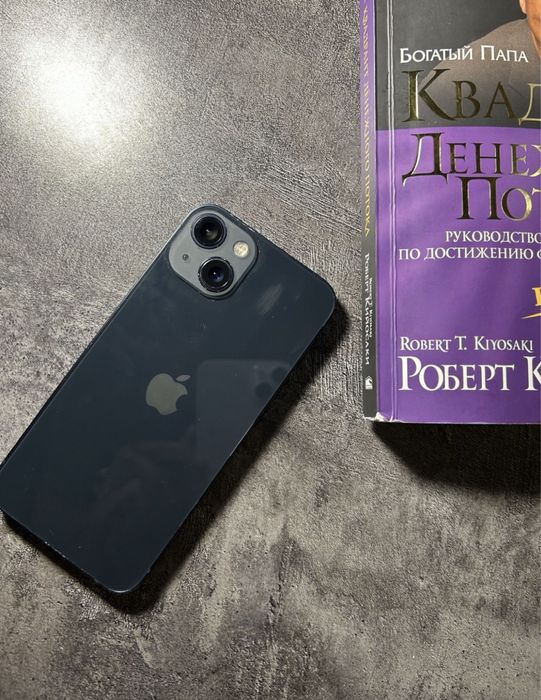 Телефон iPhone 13
