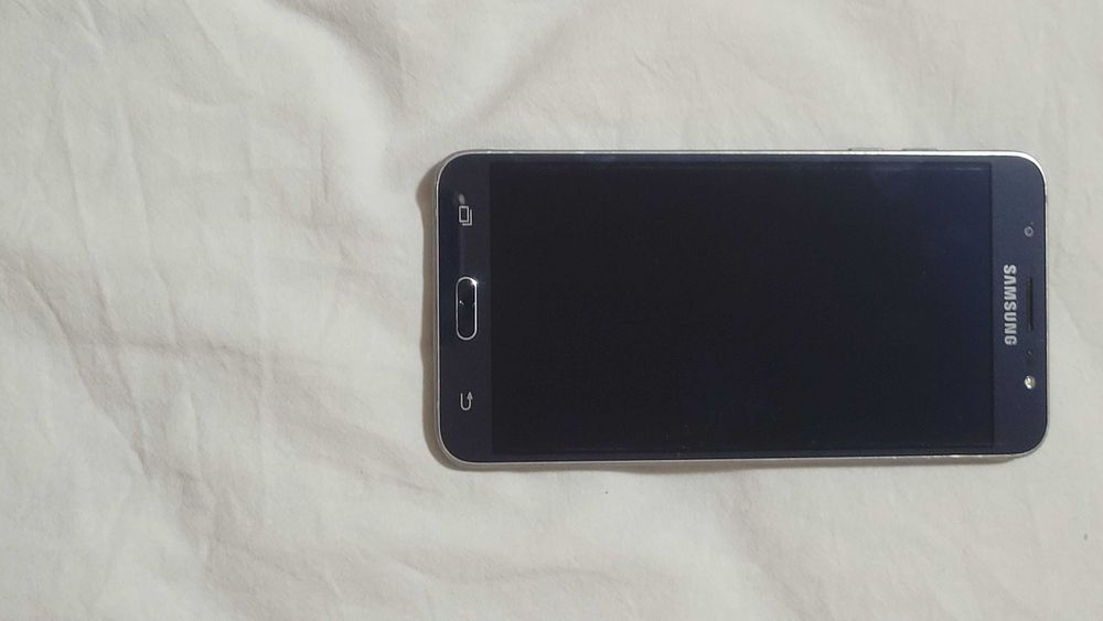 Продавам Самсунг галакси J7