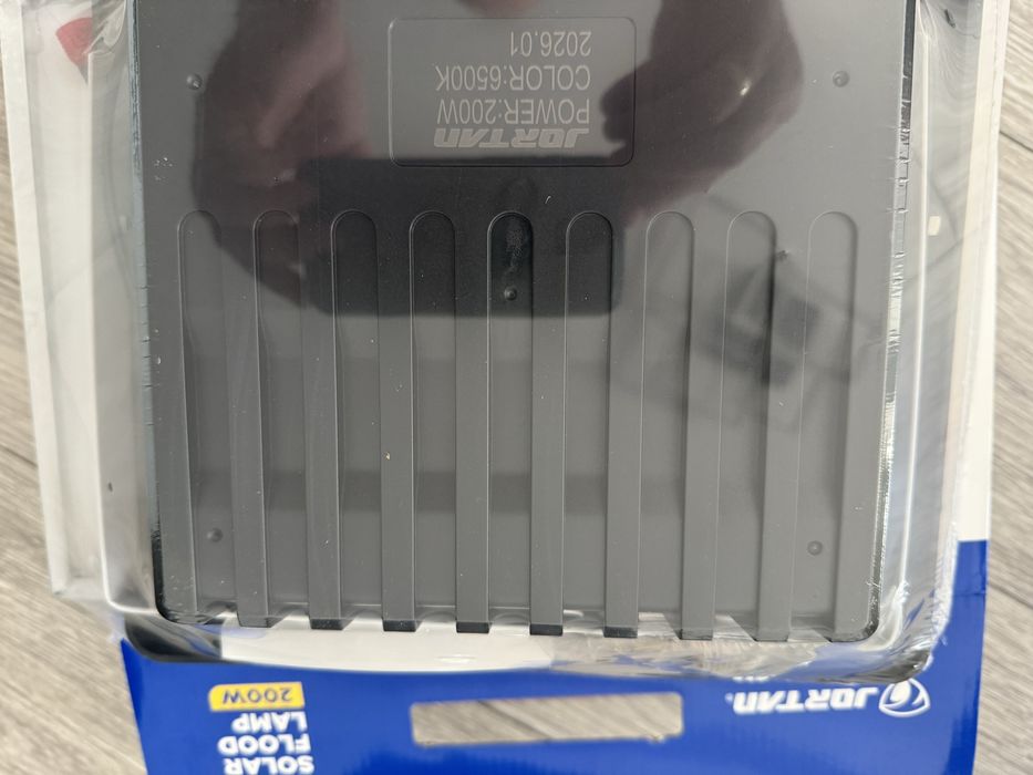 Lampa solara Jortan 200W , ideala pentru curte, cabana, pescuit