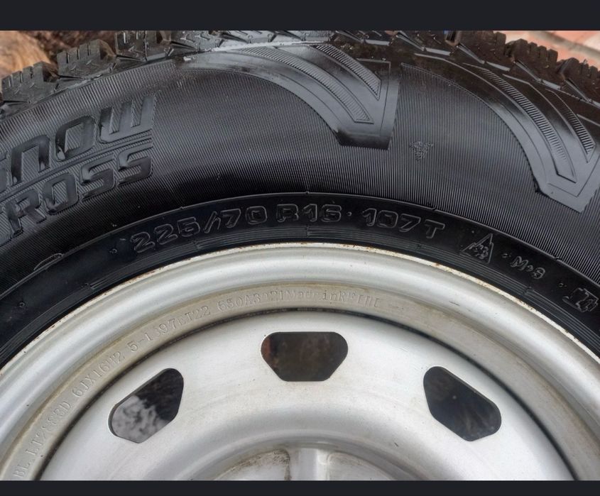 Шины от Уаз на 16 с дисками