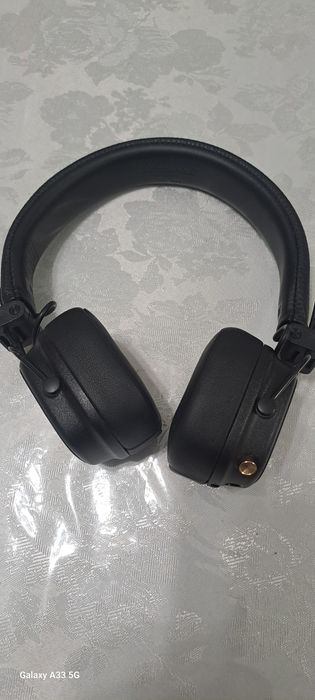 Продам безпроводные наушники все в оригинале.