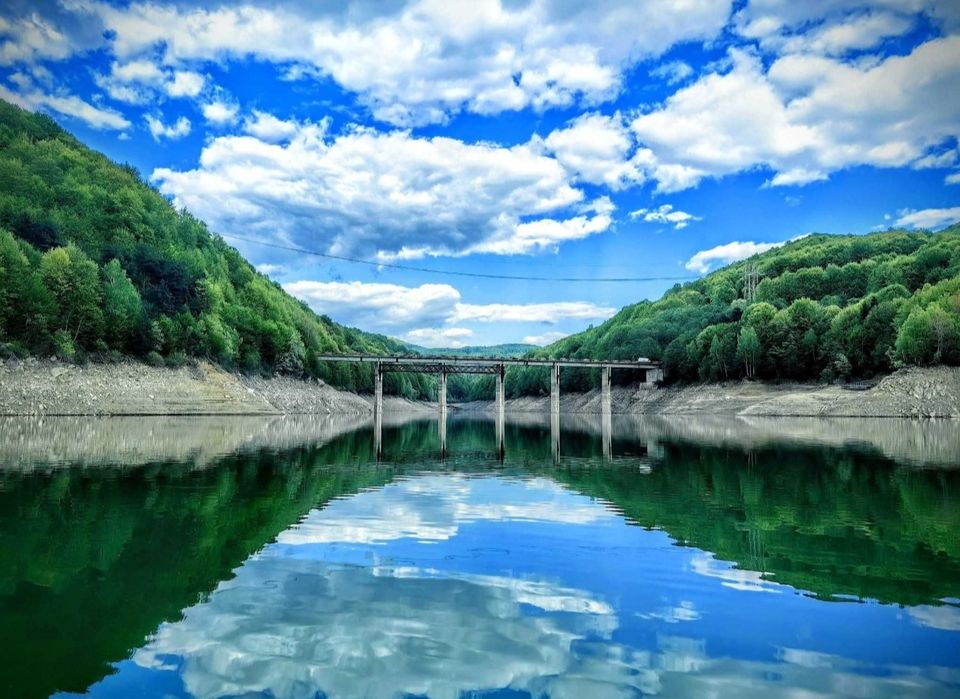 Vând 2 loturi lacul Paltinu