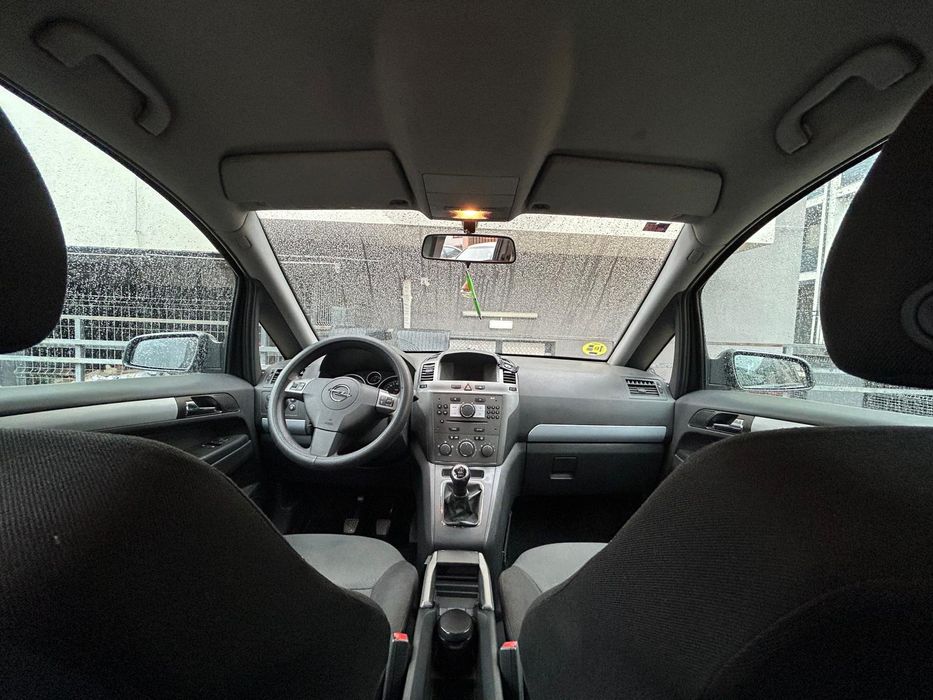 Vând Opel Zafira (dau și la schimb,ofer și diferență)