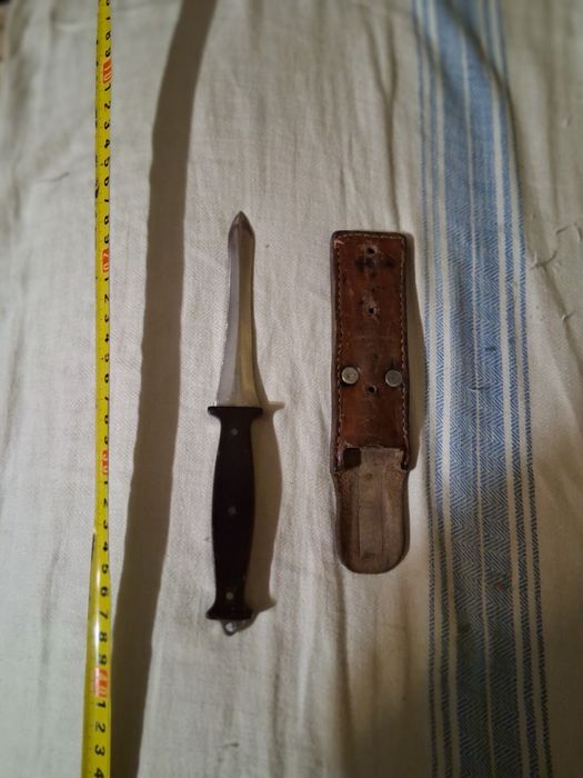 Продавам наж голям